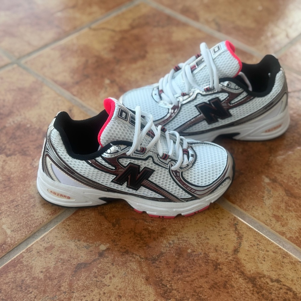 Size 6.5 Women’s And Men’s 4.5 New Balance White, Black and Pink Athletic